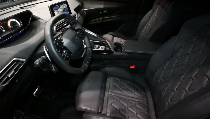 Nuova Peugeot 3008 2016, il SUV francese si fa grande - Foto 12 di 15