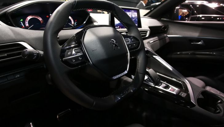 Nuova Peugeot 3008 2016, il SUV francese si fa grande - Foto 13 di 15