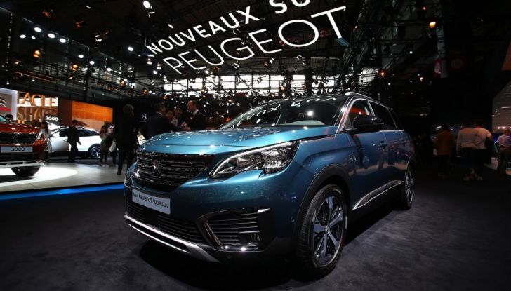 Nuovo SUV Peugeot 5008 2017: caratteristiche, motorizzazioni e uscita - Foto 1 di 10