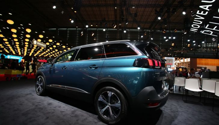 Nuovo SUV Peugeot 5008 2017: caratteristiche, motorizzazioni e uscita - Foto 5 di 10