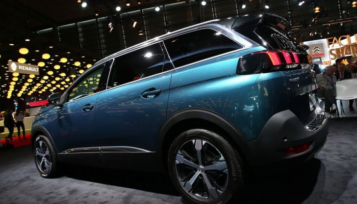 Nuovo SUV Peugeot 5008 2017: caratteristiche, motorizzazioni e uscita - Foto 6 di 10
