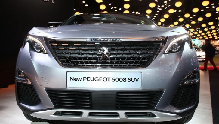 Nuovo SUV Peugeot 5008 2017: caratteristiche, motorizzazioni e uscita - Foto 10 di 10