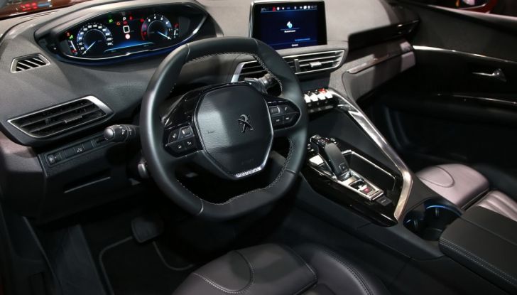Nuova Peugeot 3008 2016, il SUV francese si fa grande - Foto 5 di 15