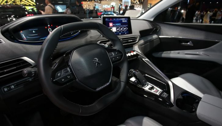 Nuova Peugeot 3008 2016, il SUV francese si fa grande - Foto 7 di 15