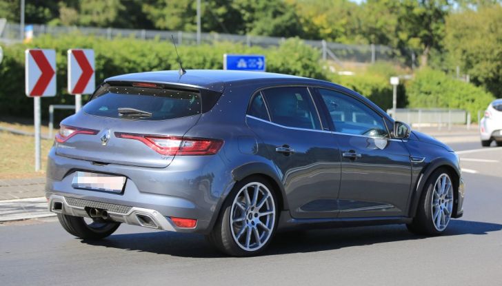 Renault Megane RS 2017, le prime foto al Nurburgring - Foto 13 di 19