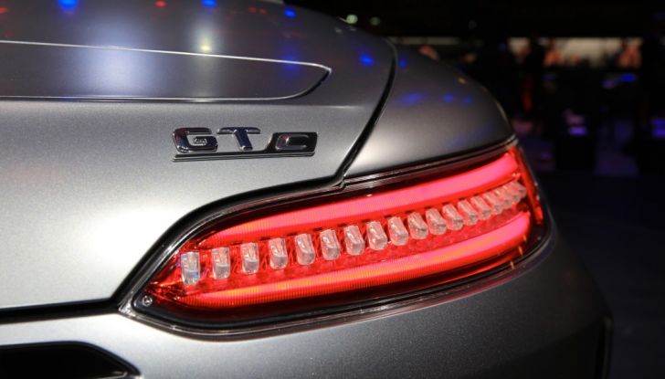 auto novità mercedes amg GT C Roadster fanale Salone di Parig