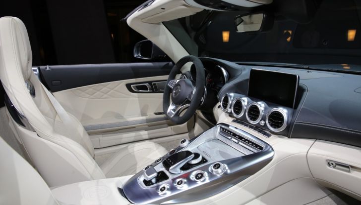 auto novità mercedes amg GT C Roadster interno Salone di Parigi