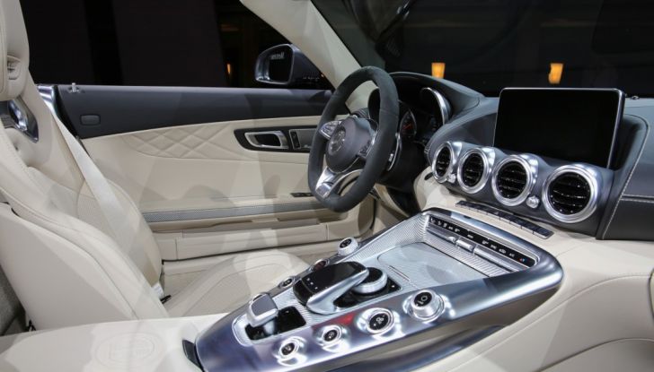 auto novità mercedes amg GT interno Salone di Parigi