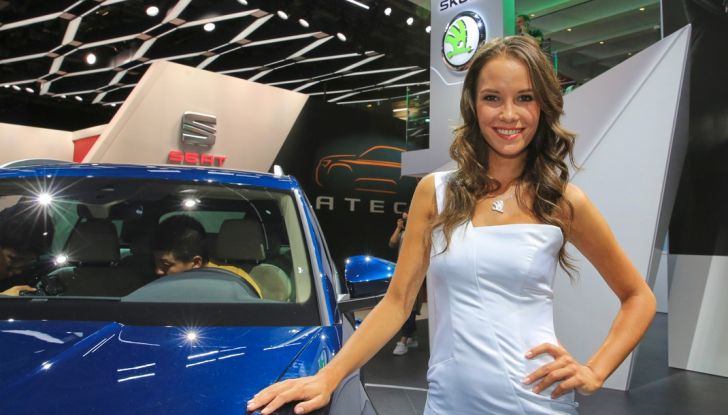 Le ragazze più belle del Salone di Parigi 2016 - Foto 7 di 36