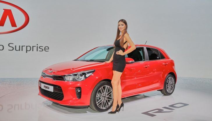 Le ragazze più belle del Salone di Parigi 2016 - Foto 17 di 36