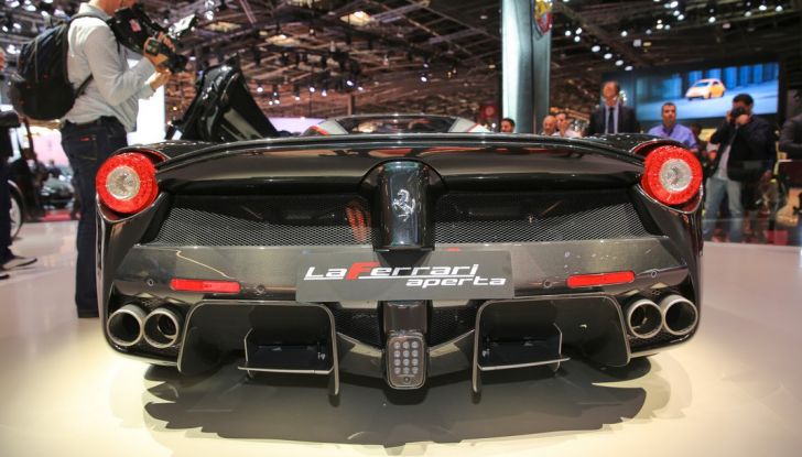 Ferrari LaFerrari Spider posteriore salone parigi 2016