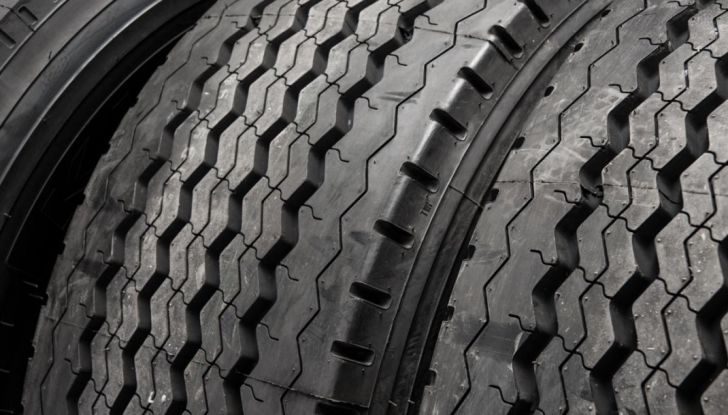 Foratura pneumatico: come salvare la gomma senza chiamare soccorsi - Foto 6 di 6