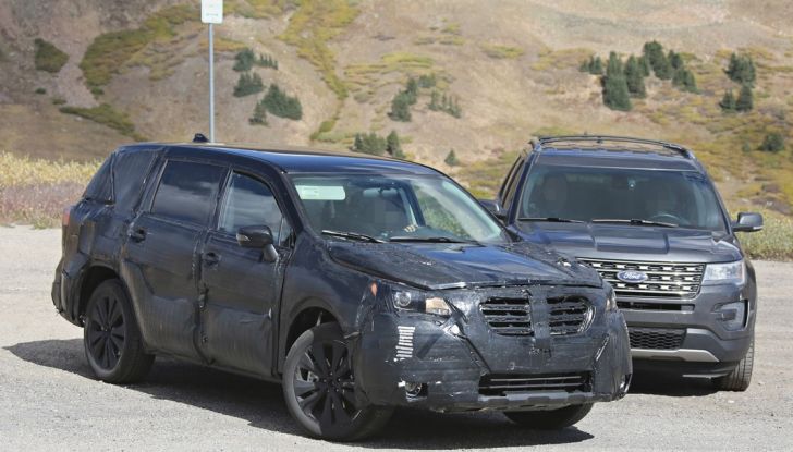 Subaru Tribeca, prime foto spia del nuovo SUV giapponese - Foto 5 di 15