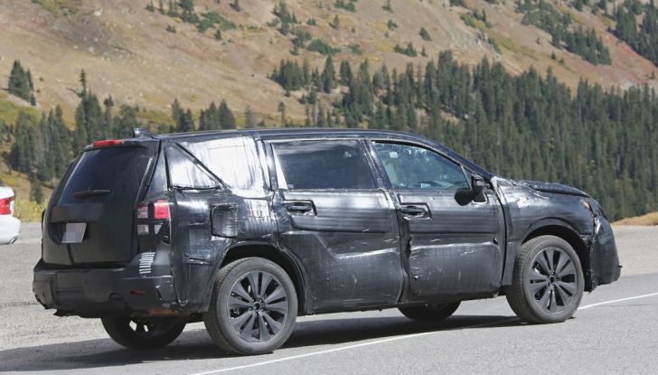 Subaru Tribeca, prime foto spia del nuovo SUV giapponese - Foto 9 di 15
