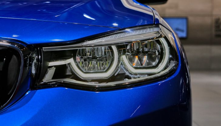 auto salone parigi bmw serie 3 GT fanale