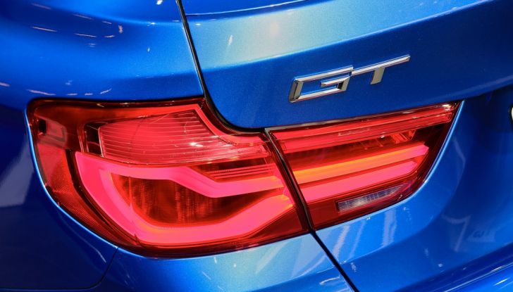 auto salone parigi bmw serie 3 GT dettaglio fanale