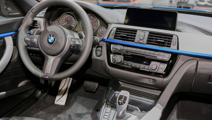 bmw serie 3 GT auto salone Parigi 2016 postazione guida