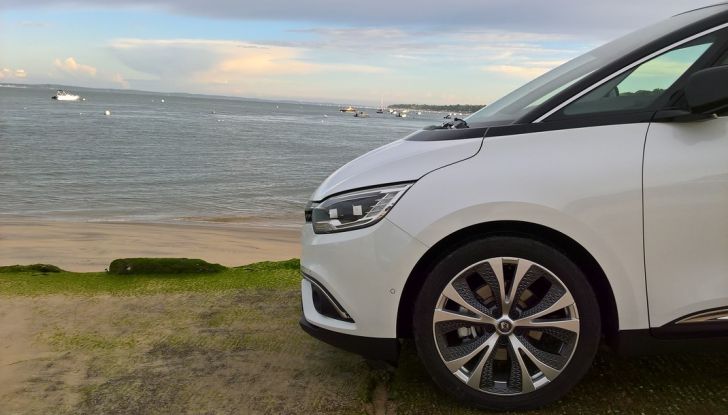 Test drive Nuova Renault Scenic 5 posti e 7 posti - Foto 2 di 35