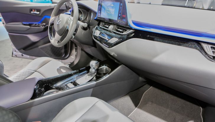 Toyota C-HR Trend disponibile con 2WD e 4WD - Foto 12 di 14