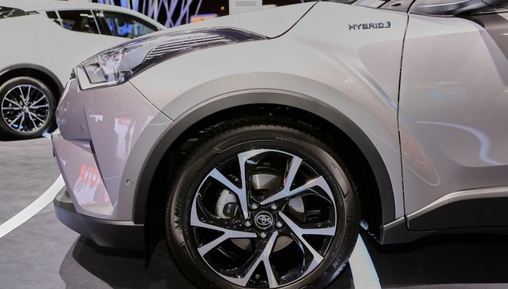 Toyota C-HR Trend disponibile con 2WD e 4WD - Foto 6 di 14