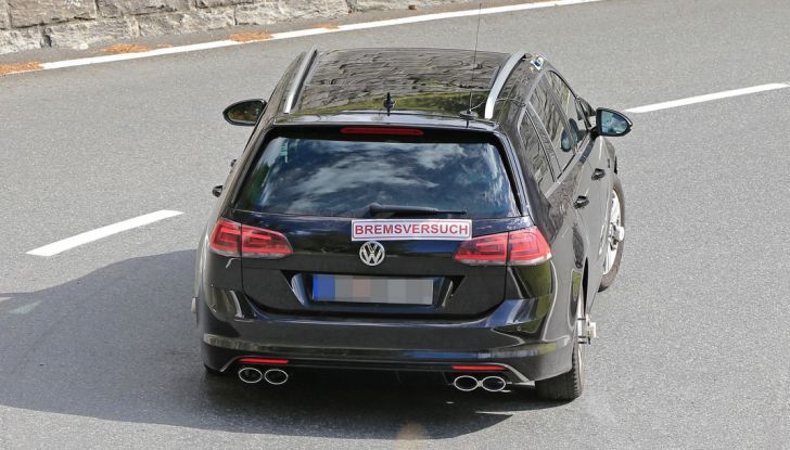 Volkswagen Golf VII R Variant Facelift prime foto spia - Foto 11 di 14