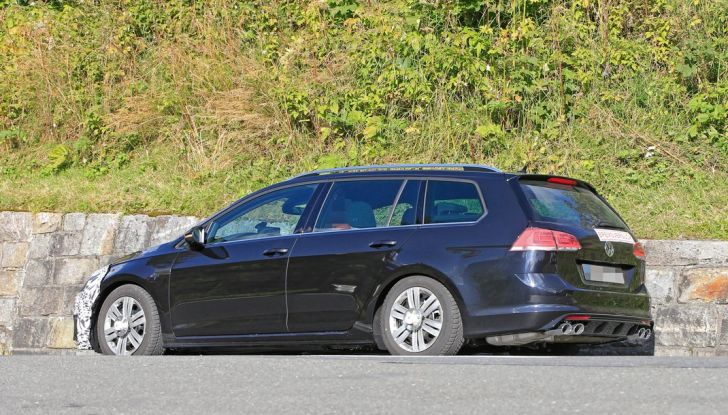 Volkswagen Golf VII R Variant Facelift prime foto spia - Foto 5 di 14