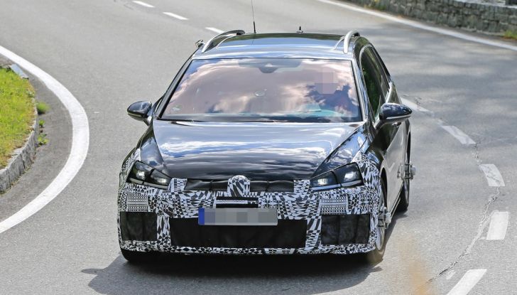 Volkswagen Golf VII R Variant Facelift prime foto spia - Foto 7 di 14