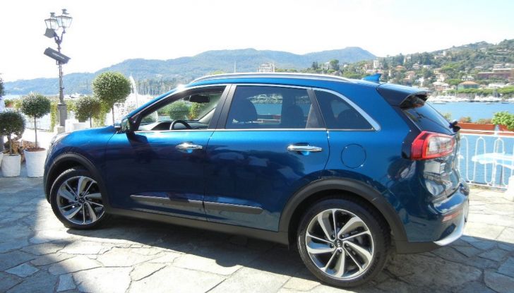 Kia Niro: prova su strada, prestazioni e prezzi del crossover coreano - Foto 2 di 18