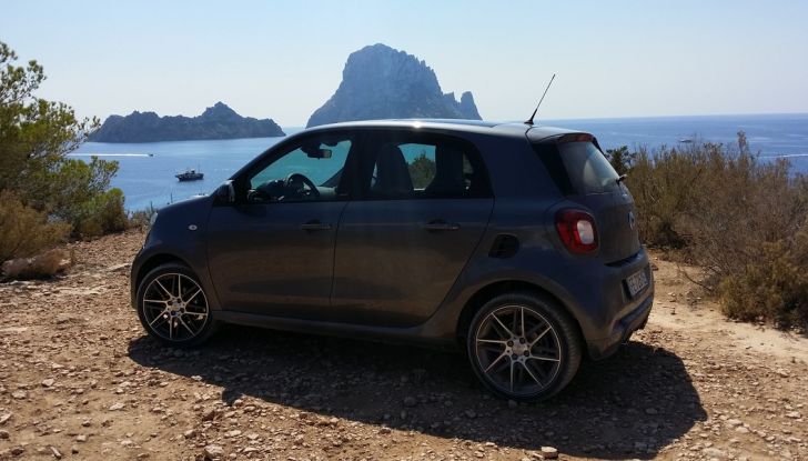 Smart Brabus ForTwo, ForFour e Cabrio: prova su strada, motorizzazioni e prezzi - Foto 15 di 22