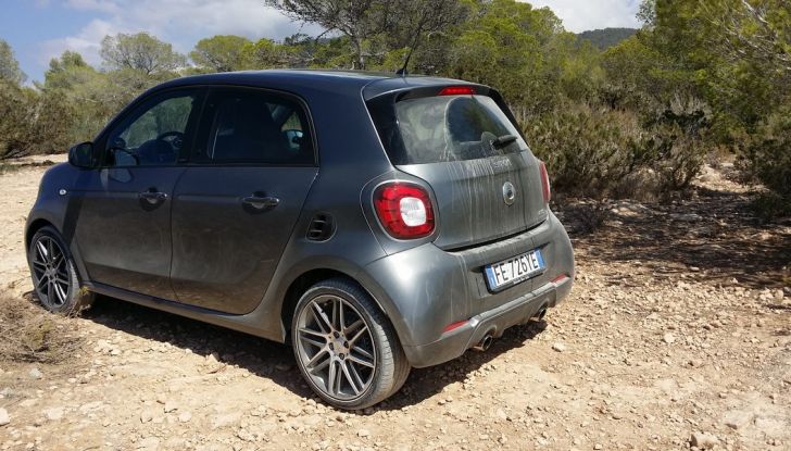 Smart Brabus ForTwo, ForFour e Cabrio: prova su strada, motorizzazioni e prezzi - Foto 16 di 22