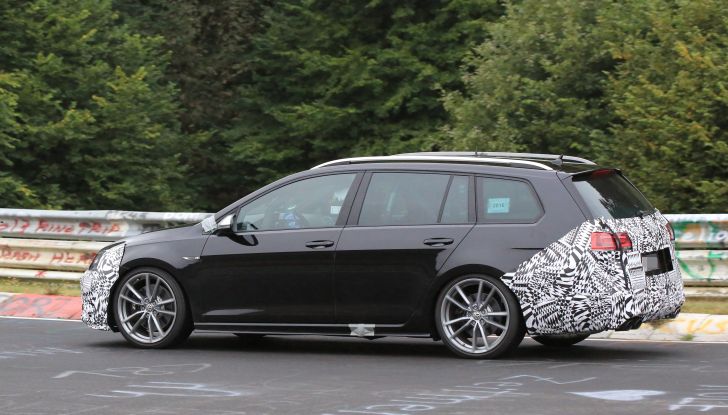 Nuova Volkswagen Golf VII R Variant 2018, foto spia al Ring - Foto 6 di 18