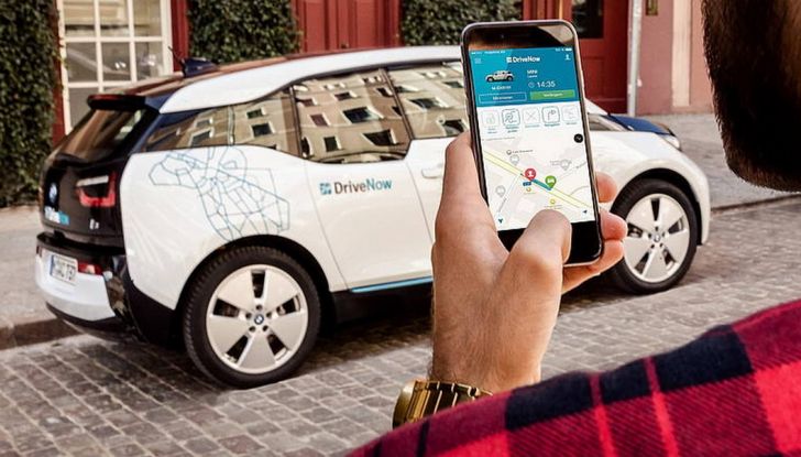 A Milano arriva il car sharing premium di BMW - Foto 3 di 7