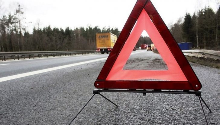 Auto in panne in autostrada: come comportarsi e cosa fare - Foto 6 di 7
