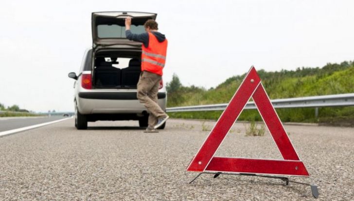 Auto in panne in autostrada: come comportarsi e cosa fare - Foto 1 di 7