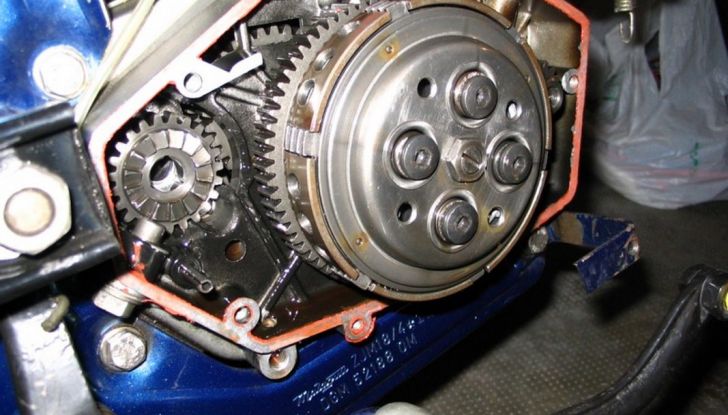 Cosa fare se si brucia la frizione dell’auto - Foto 5 di 6