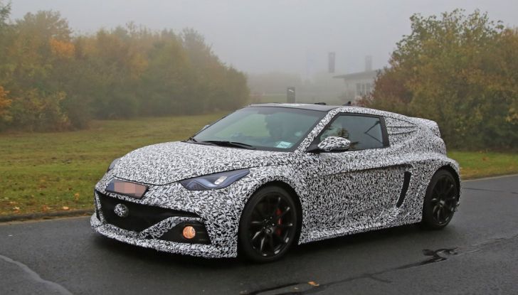 Hyundai RN 1 foto spia laterale anteriore.