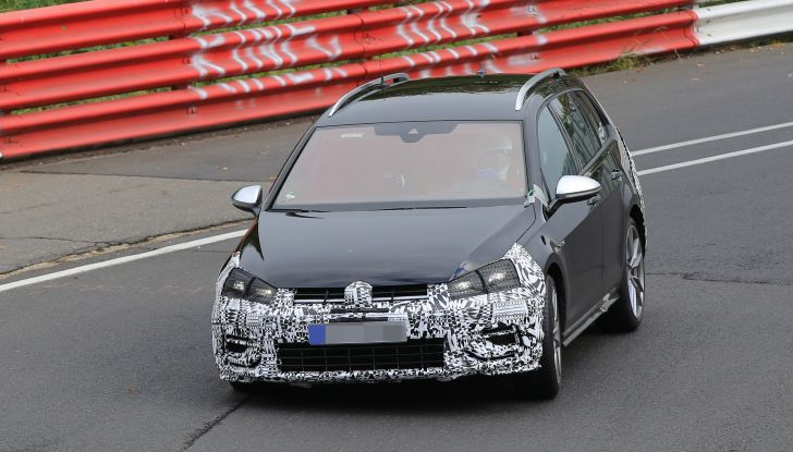 Nuova Volkswagen Golf VII R Variant 2018, foto spia al Ring - Foto 10 di 18