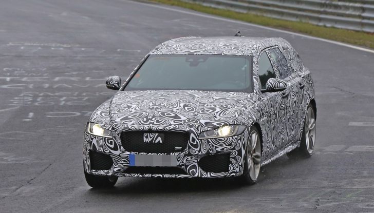 Jaguar XF S Sportbrake prime foto spia della nuova generazione della wagon sportiva - Foto 3 di 16