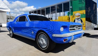 La Ford Mustang del 1964 in Lego esposta a Legoland in Florida
