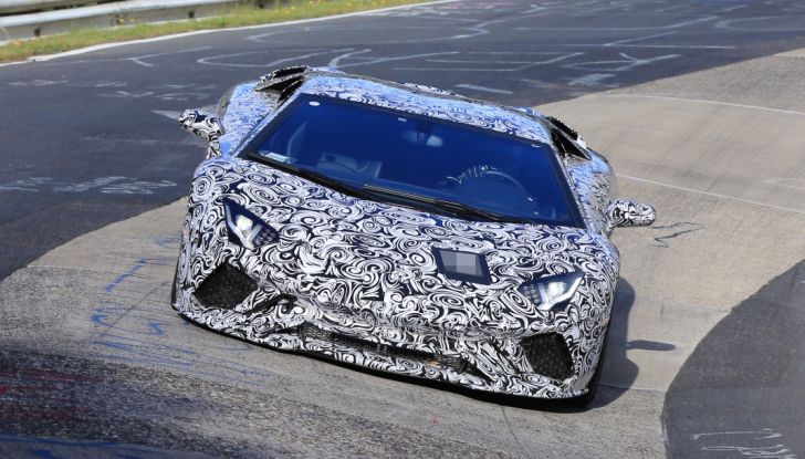 Lamborghini Aventador 2017 Facelift, le prime foto in pista - Foto 1 di 21