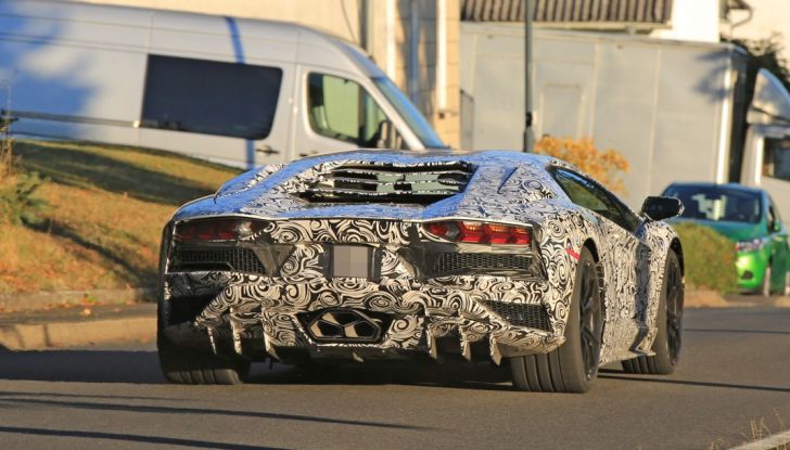 Lamborghini Aventador 2017 Facelift, le prime foto in pista - Foto 21 di 21