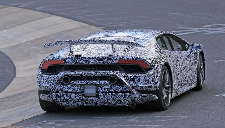 Lamborghini Huracan Superleggera, foto spia delle modifiche del frontale - Foto 13 di 14