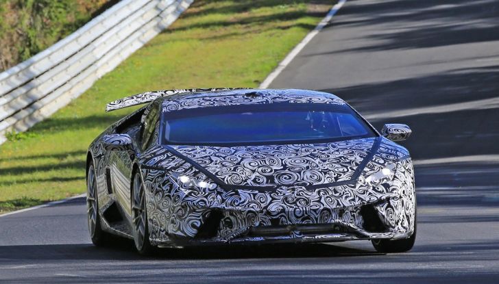 Lamborghini Huracan Superleggera, foto spia delle modifiche del frontale - Foto 2 di 14