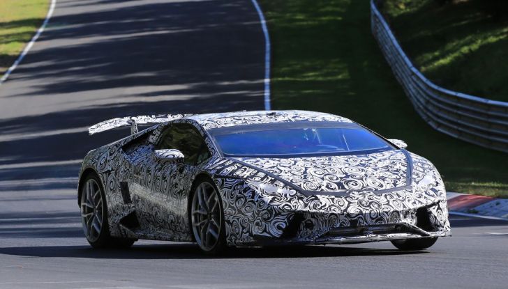 Lamborghini Huracan Superleggera, foto spia delle modifiche del frontale - Foto 1 di 14