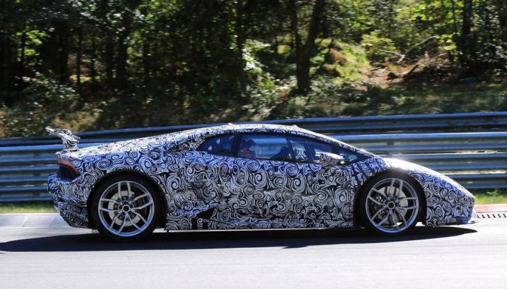 Lamborghini Huracan Superleggera, foto spia delle modifiche del frontale - Foto 6 di 14