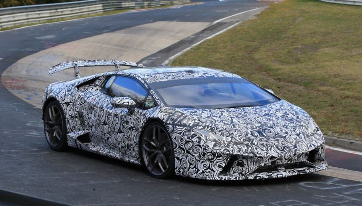 Lamborghini Huracan Superleggera, foto spia delle modifiche del frontale - Foto 11 di 14
