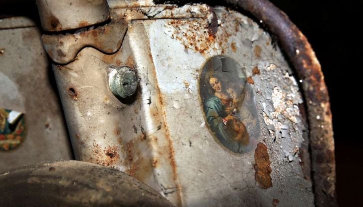 Le auto dimenticate nei sotterranei di Napoli: tutte le foto più belle - Foto 6 di 12