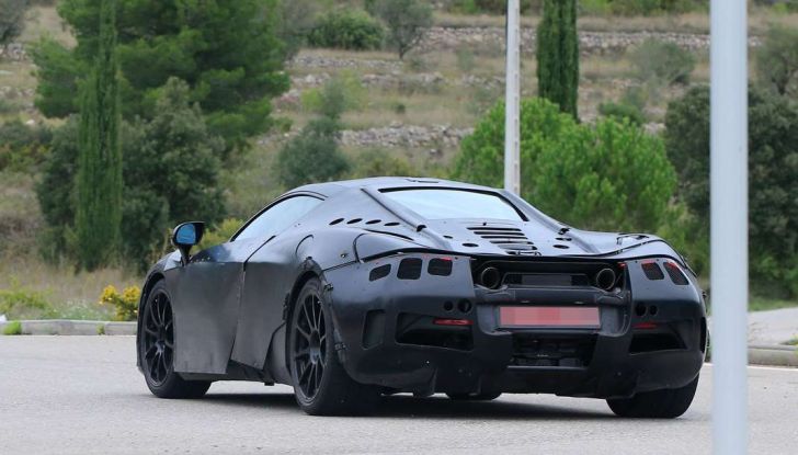 McLaren P14, prime foto dei test dell’erede della 650S - Foto 4 di 11