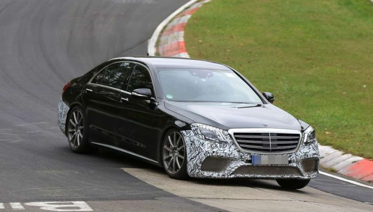 Mercedes AMG S63 Facelift nuove foto spia dei test su pista - Foto 13 di 24