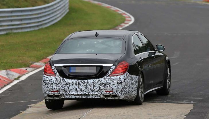 Mercedes AMG S63 Facelift nuove foto spia dei test su pista - Foto 16 di 24